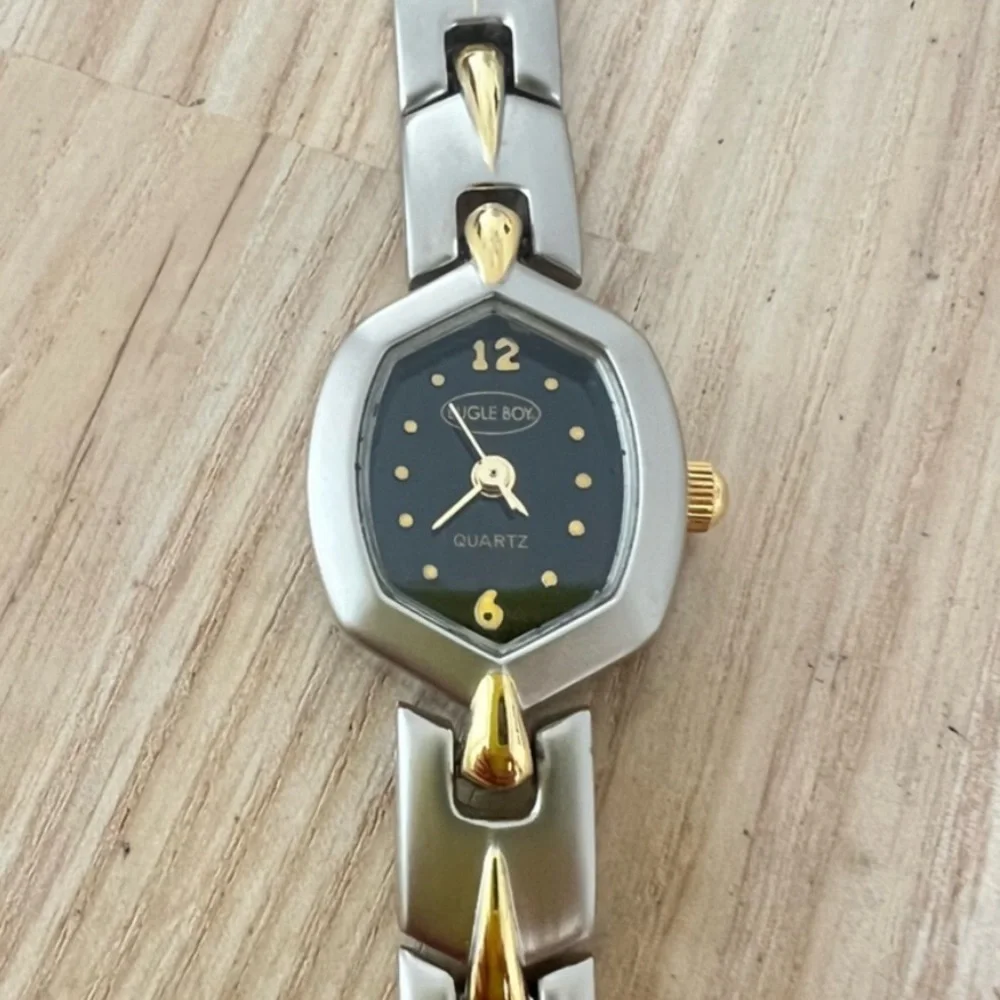 Bugle Boy ladies black dial two toned dress watch NEW BATTERY